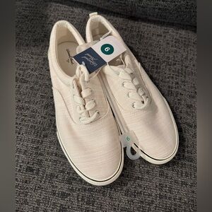 Universal Thread Cream Canvas Sneakers size 9 women’s